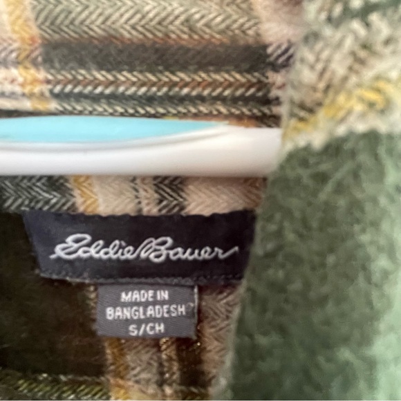 Eddie Bauer Men's Casual Plaid Shirt - Green and Cream - Picture 3 of 6